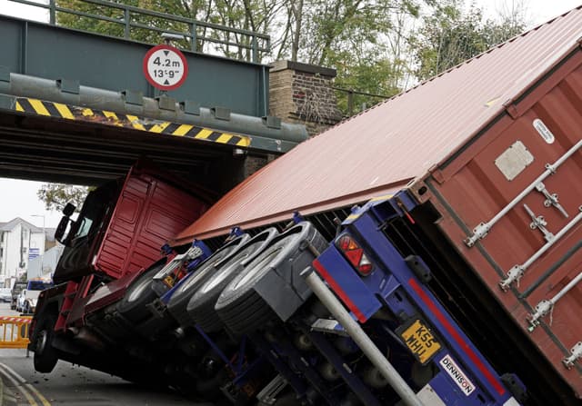 Durite showcases new AI low bridge detection and new warning lamp technology at FORS Conference